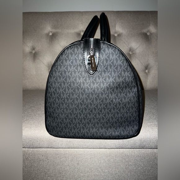 XL Michael Kors Travel Bag - Picture 11 of 16